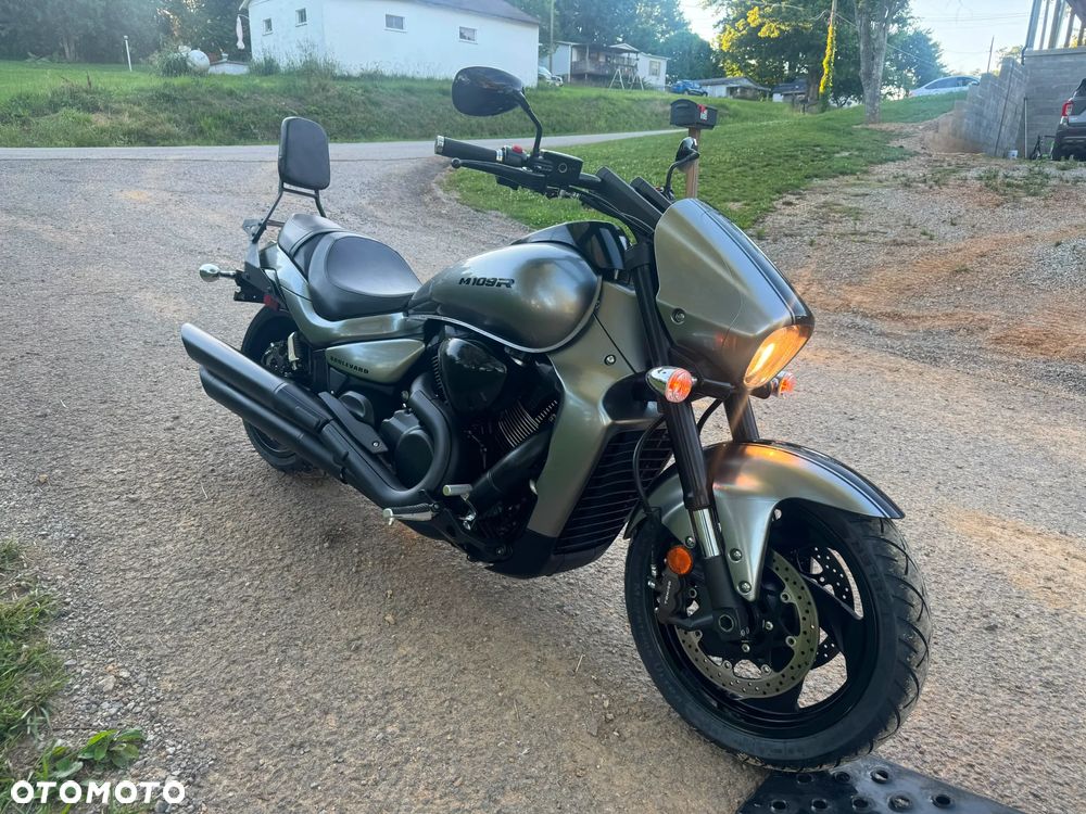 Suzuki Intruder - 3
