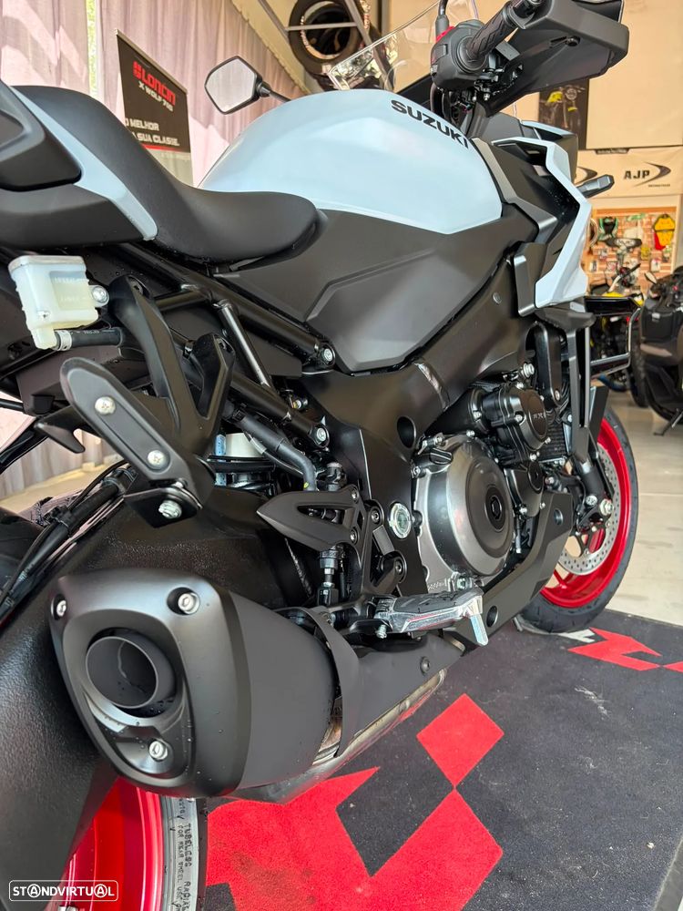 Suzuki GSX 1000 GX MY26 - 6