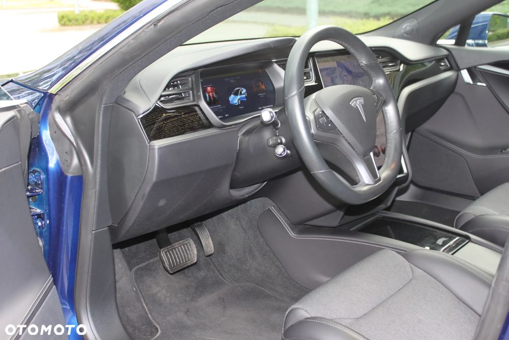 Tesla Model S - 8