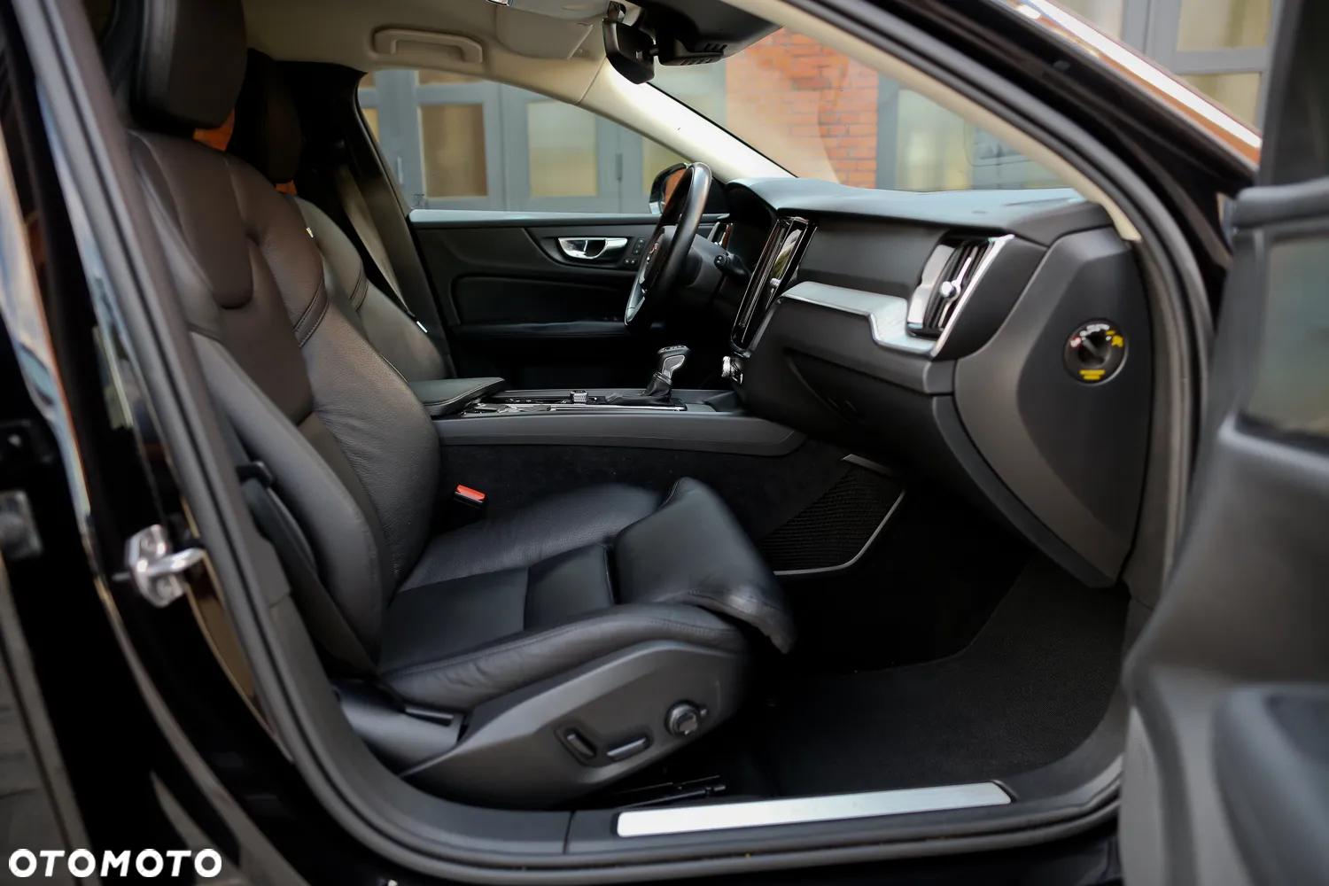 Volvo V60 Cross Country Pro D4 AWD - 24