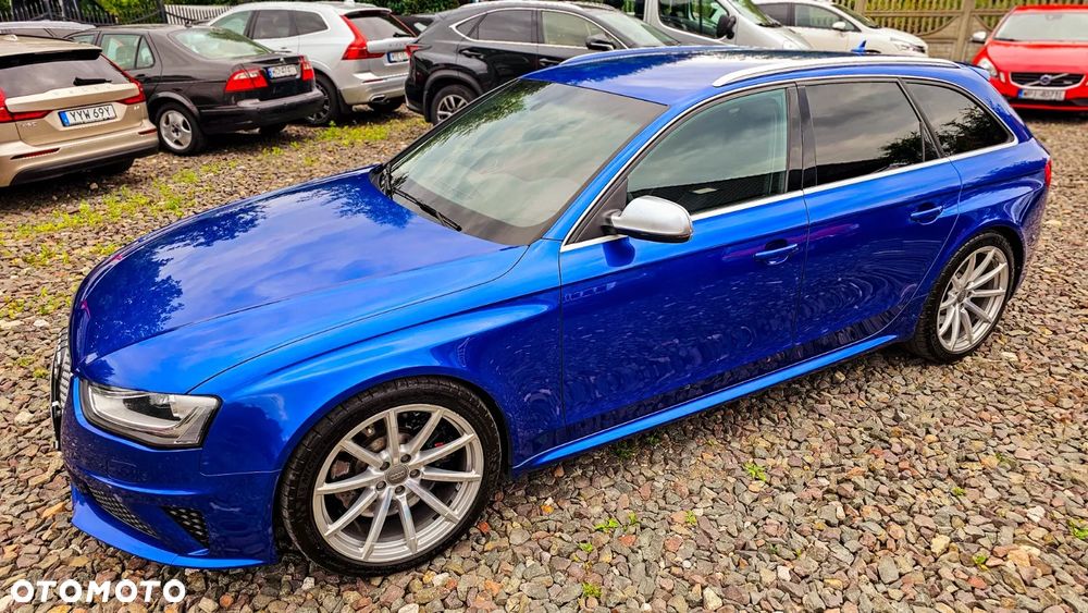 Audi RS4 Avant - 32