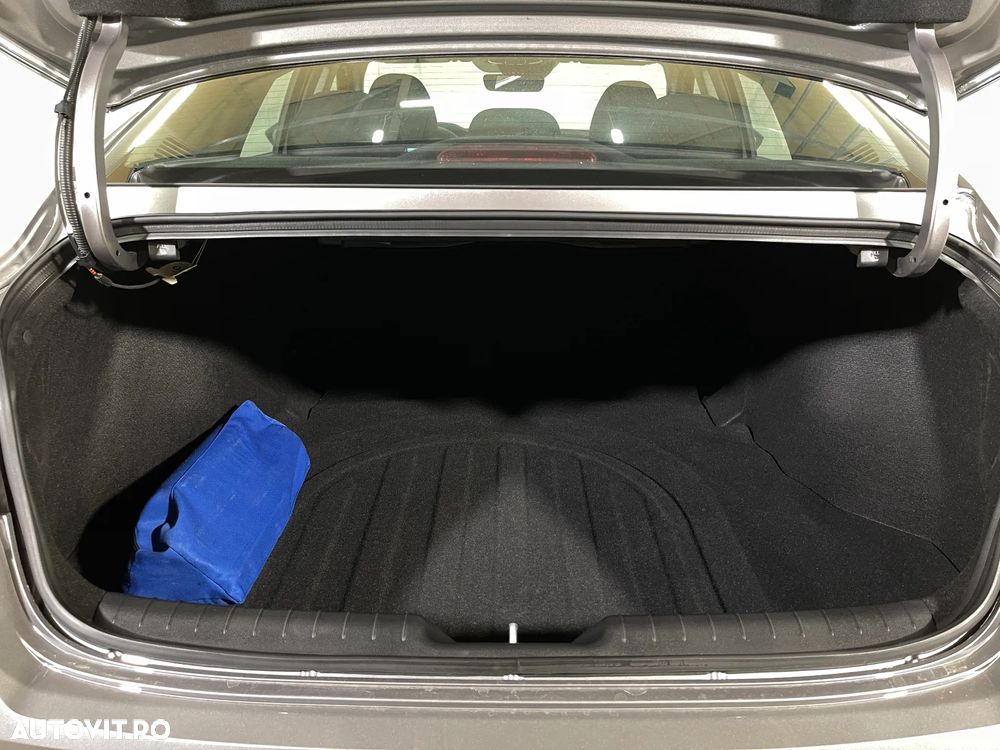 Hyundai Elantra 1.6 l 123 CP CVT Highway - 13