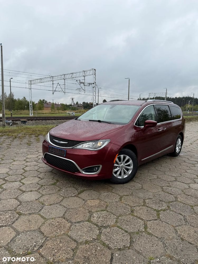 Chrysler Pacifica - 1