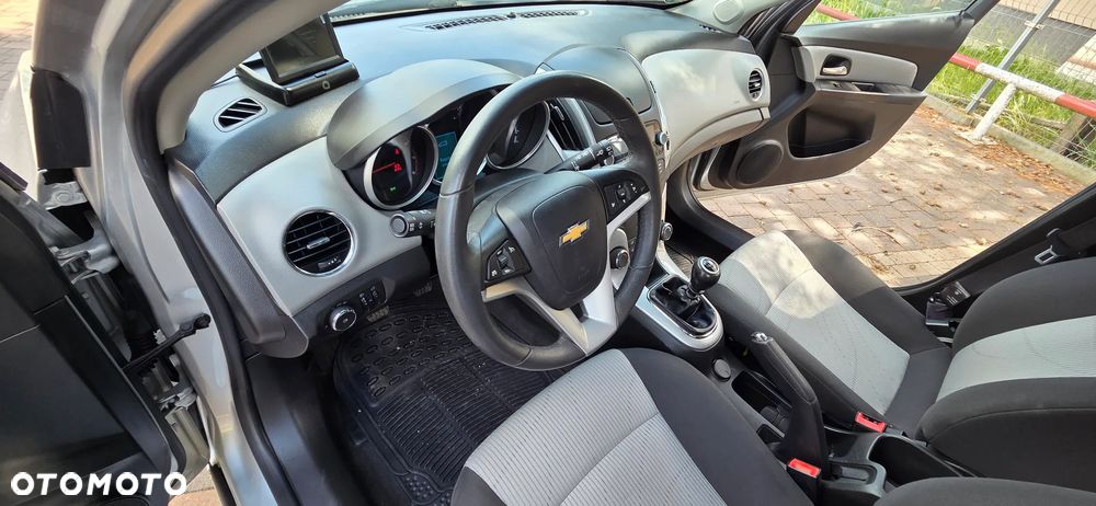 Chevrolet Cruze 1.6 LS - 12