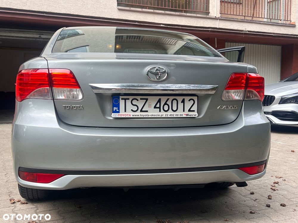 Toyota Avensis 2.0 D-4D Premium - 3