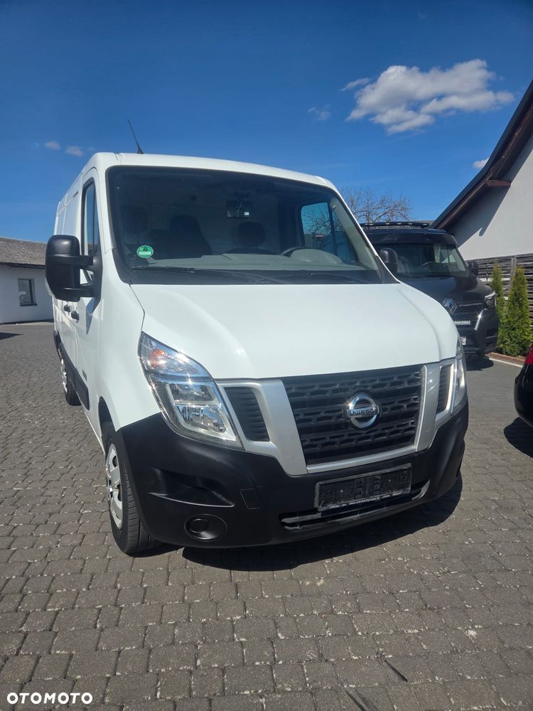 Nissan NV400 - 1