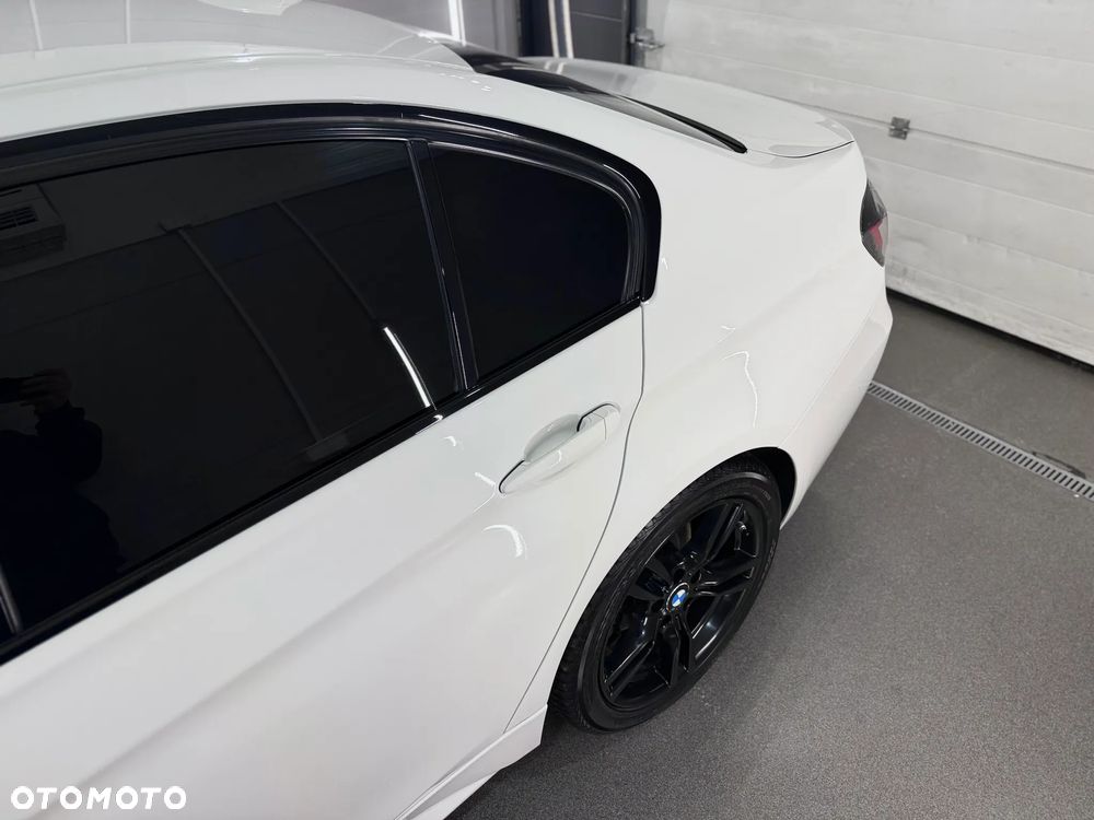 BMW Seria 3 320d M Sport - 8