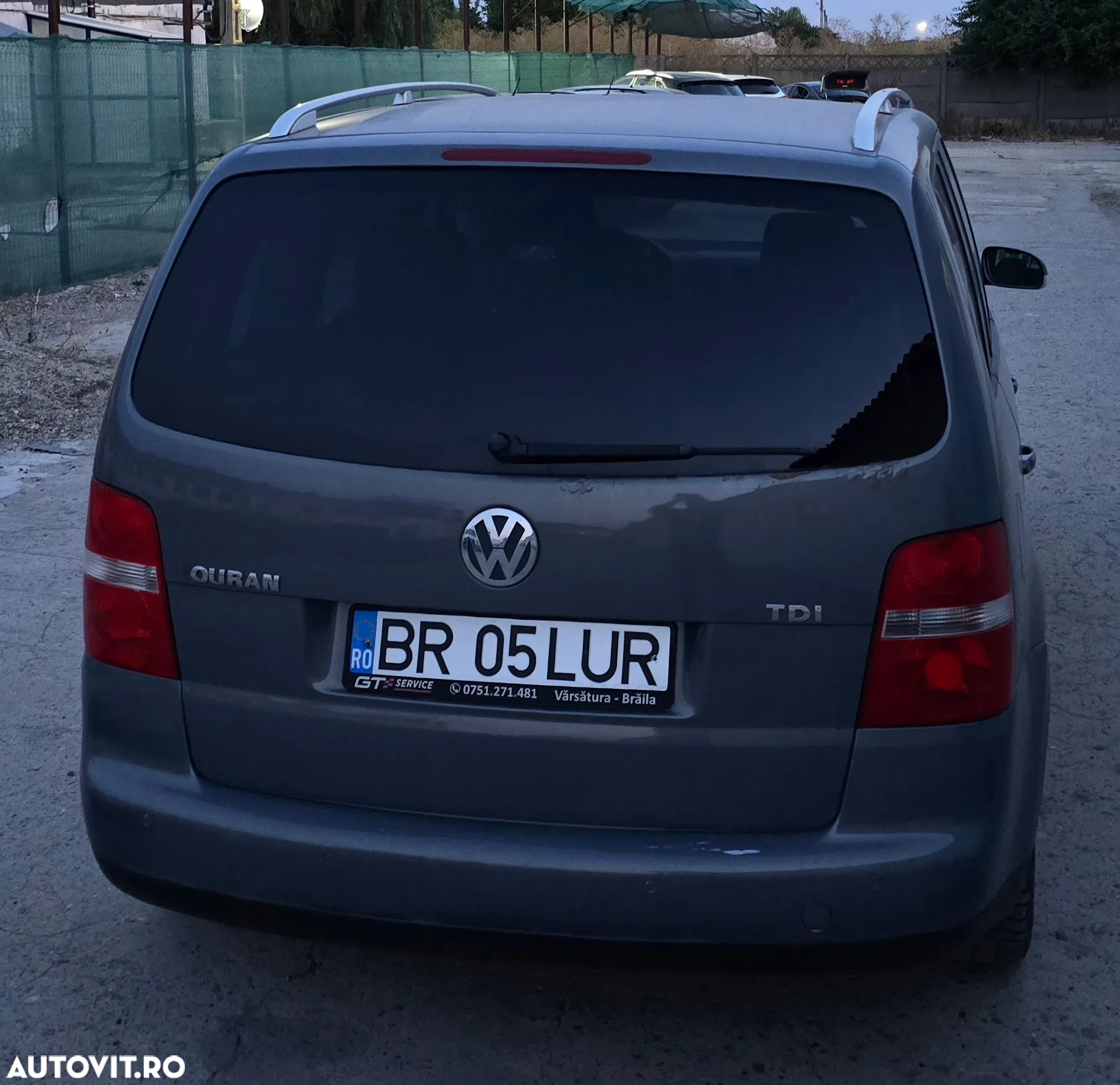 Volkswagen Touran 1.9TDI Highline DSG - 14