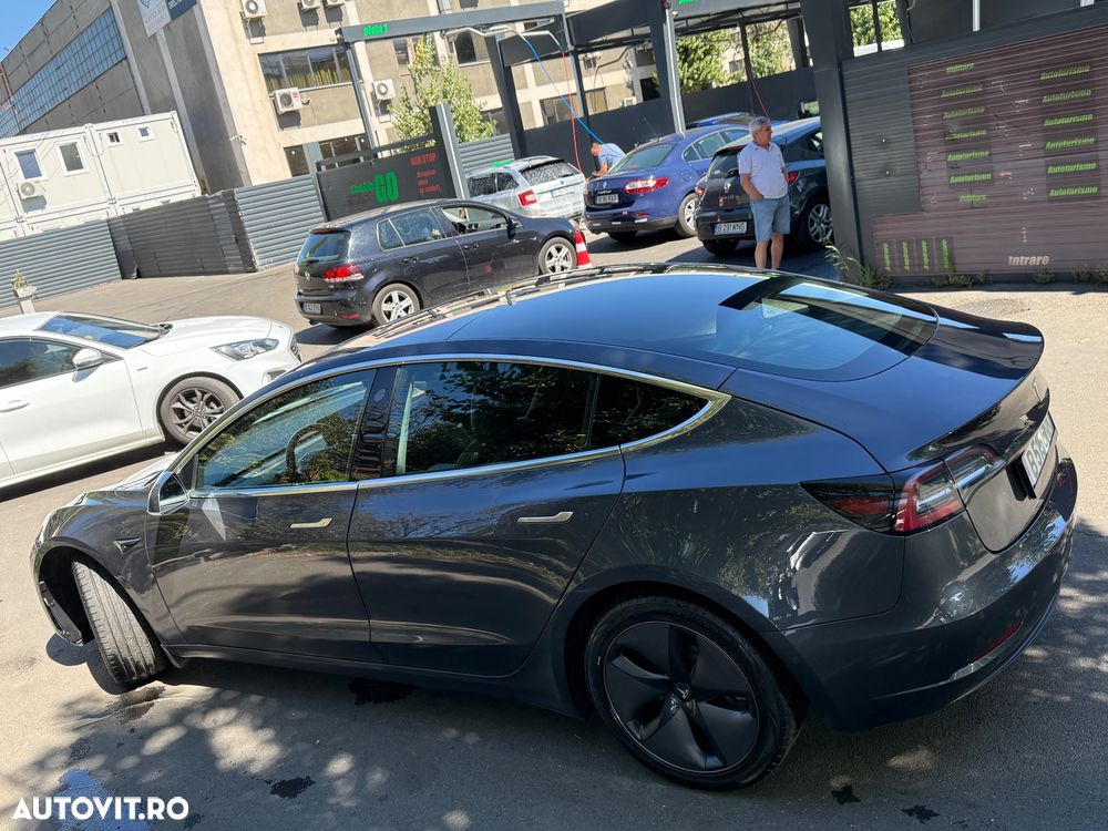 Tesla Model 3 - 11