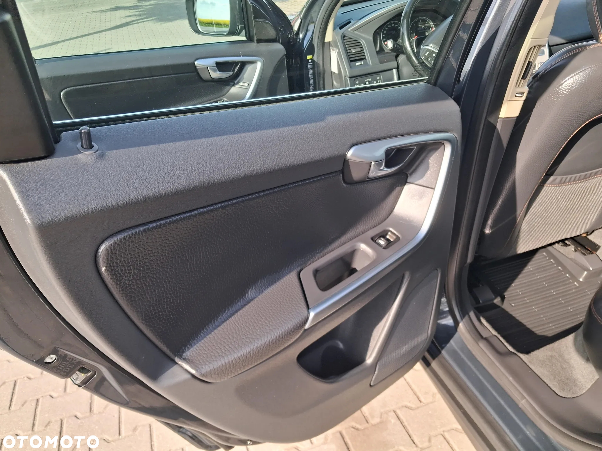 Volvo XC 60 2.4D - 11