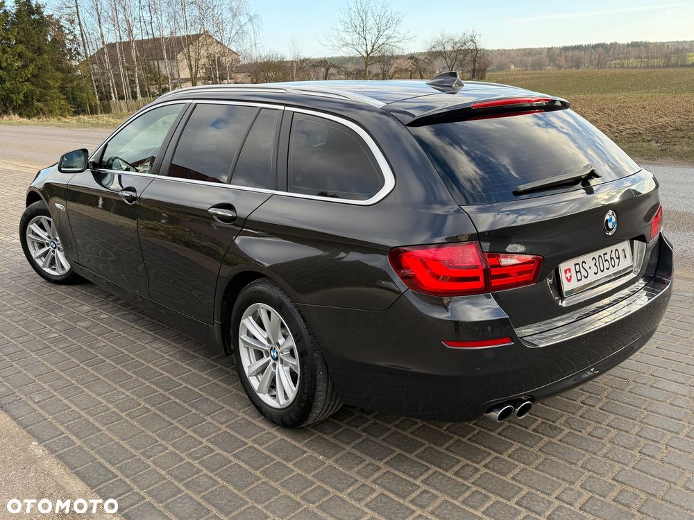 BMW Seria 5 528i xDrive Sport-Aut Luxury Line - 11