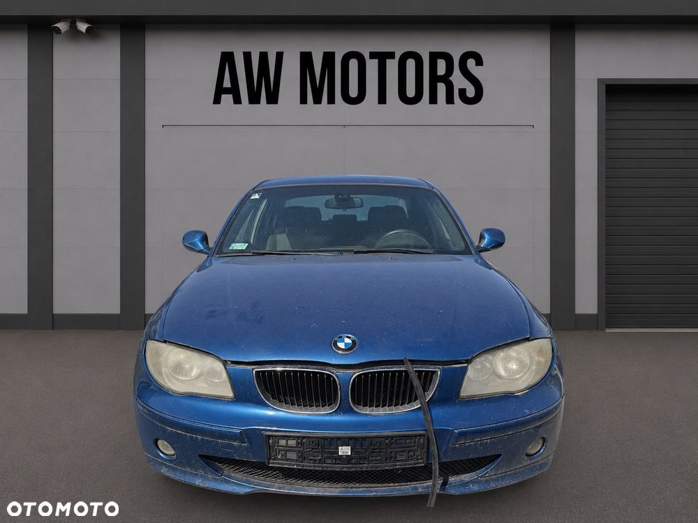 BMW 1 2006 *SAMOCHÓD NA CZĘŚCI* 6394 SYDNEYBLAU METALLIC (A19) MASKA, LAMPA, DRZWI, LUSTERKO, ZDERZAK, GRILL, BŁOTNIK, KLAPA, BELKA, DESKA, FOTELE, KANAPA, ĆWIARTKA KIEROWNICA, TARCZE, ZACISKI, ZAWIESZENIE, KOMPLETNY PRZÓD, KOMPLETNY TYŁ, LICZNIK, ZEGARY, PRAWE LEWE PRZÓD TYŁ - 1