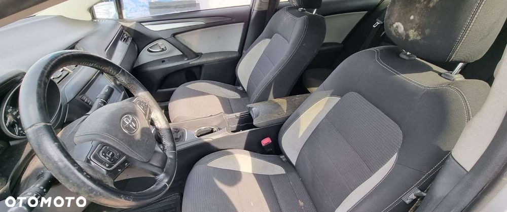 Toyota Avensis - 8