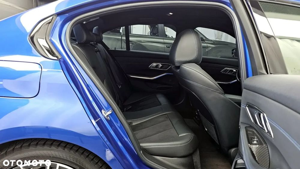 BMW Seria 3 320d Edition M Sport Shadow - 14
