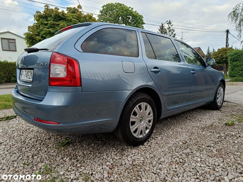 Skoda Octavia 1.6 Combi Ambiente - 9