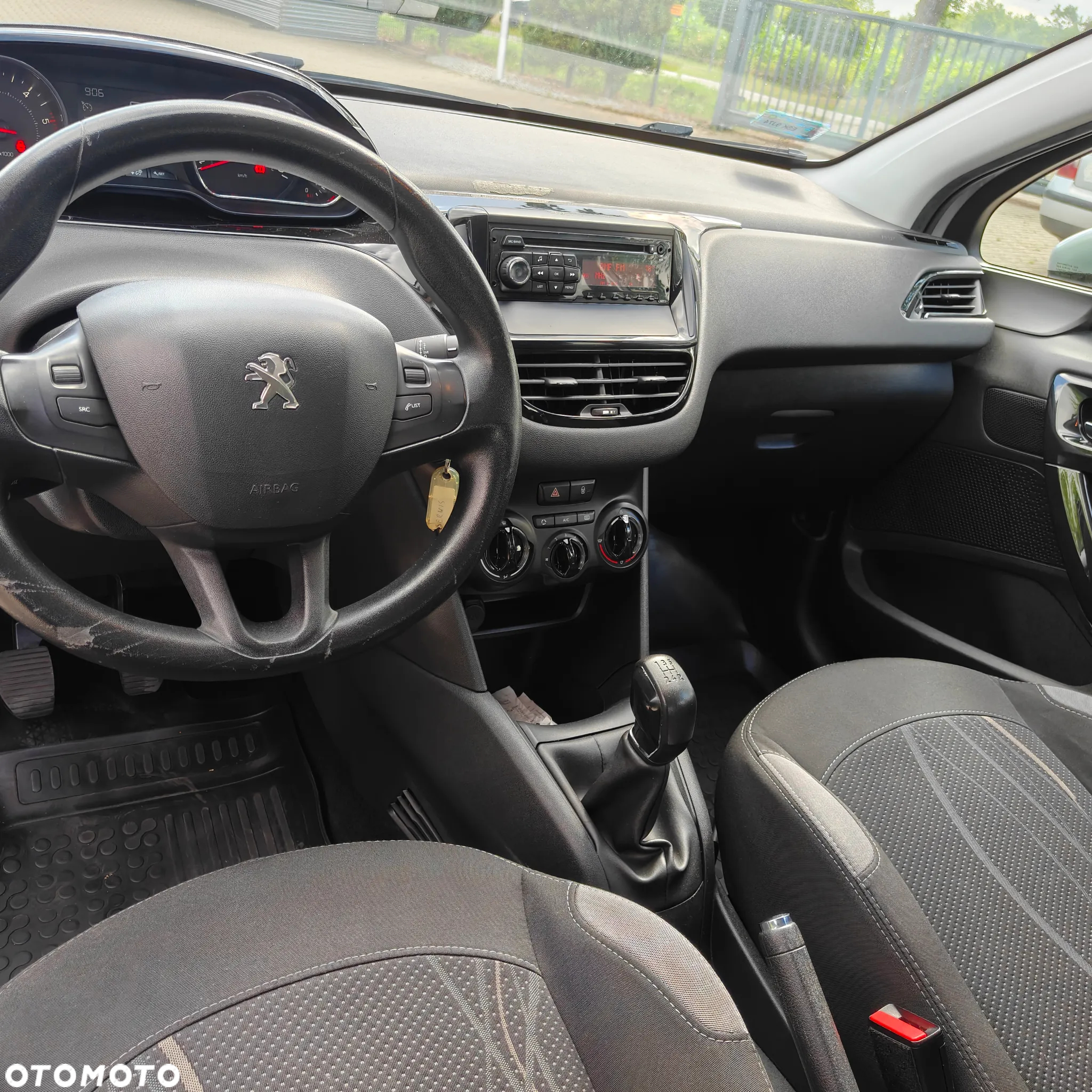 Peugeot 208 - 14
