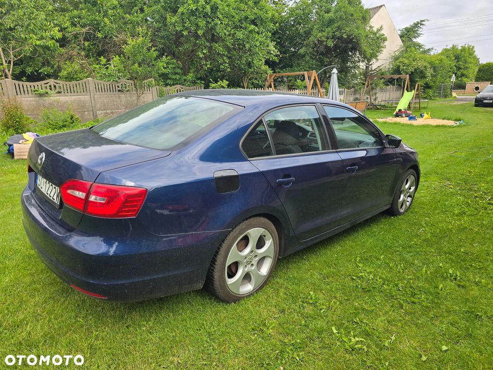 Volkswagen Jetta 2.0 Base - 2