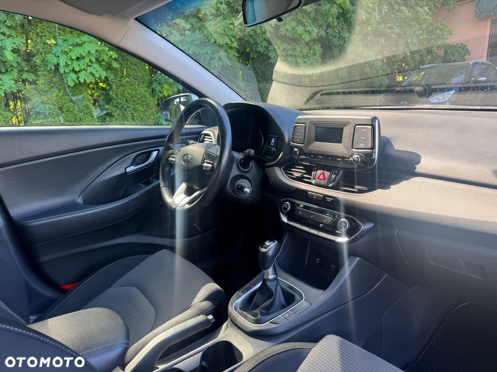 Hyundai i30 1.5 DPI Classic + - 7