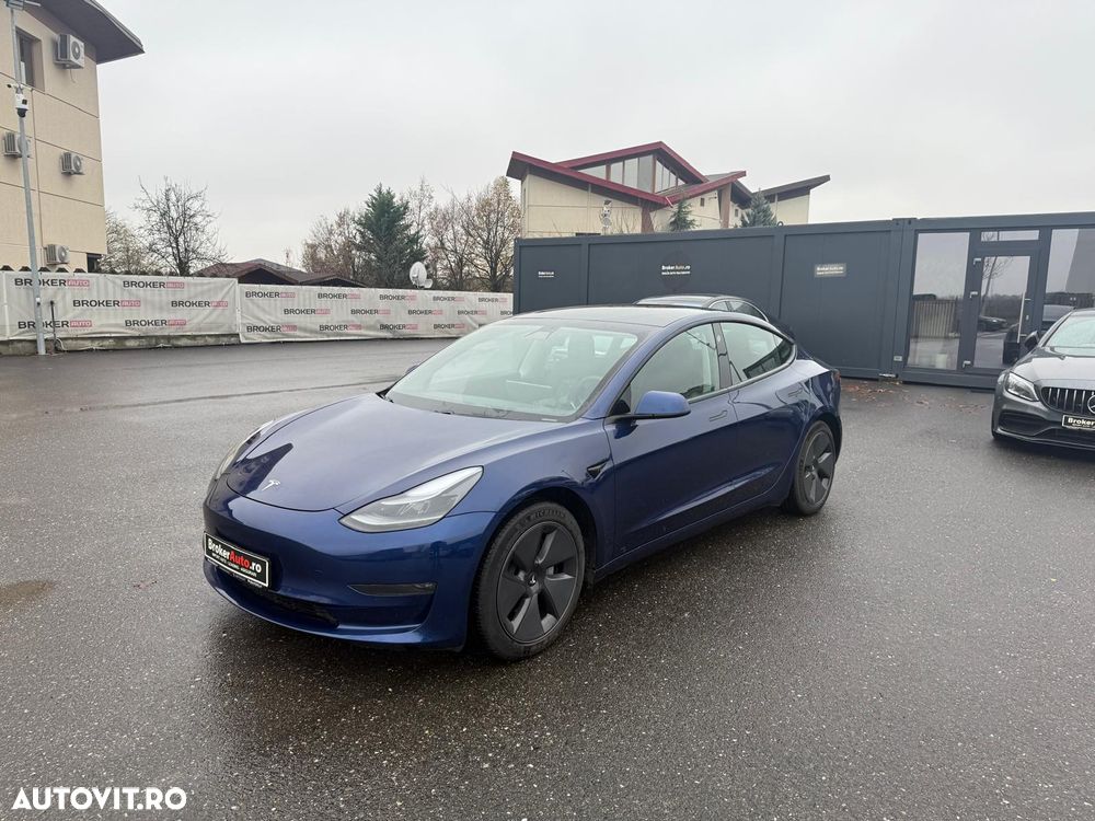 Tesla Model 3 - 3