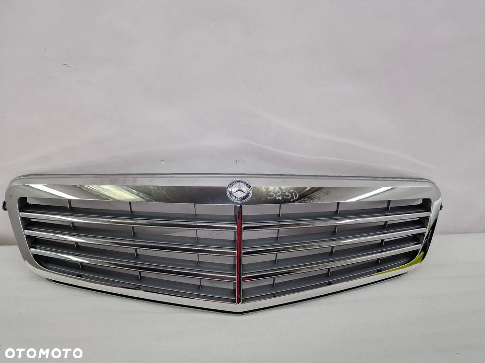 MERCEDES C-KLASSA W204 06- ATRAPA / GRILL PRZEDNI PRZÓD ŁADNY , NR A2048800323 , NR AUKCJI GL323 - 15
