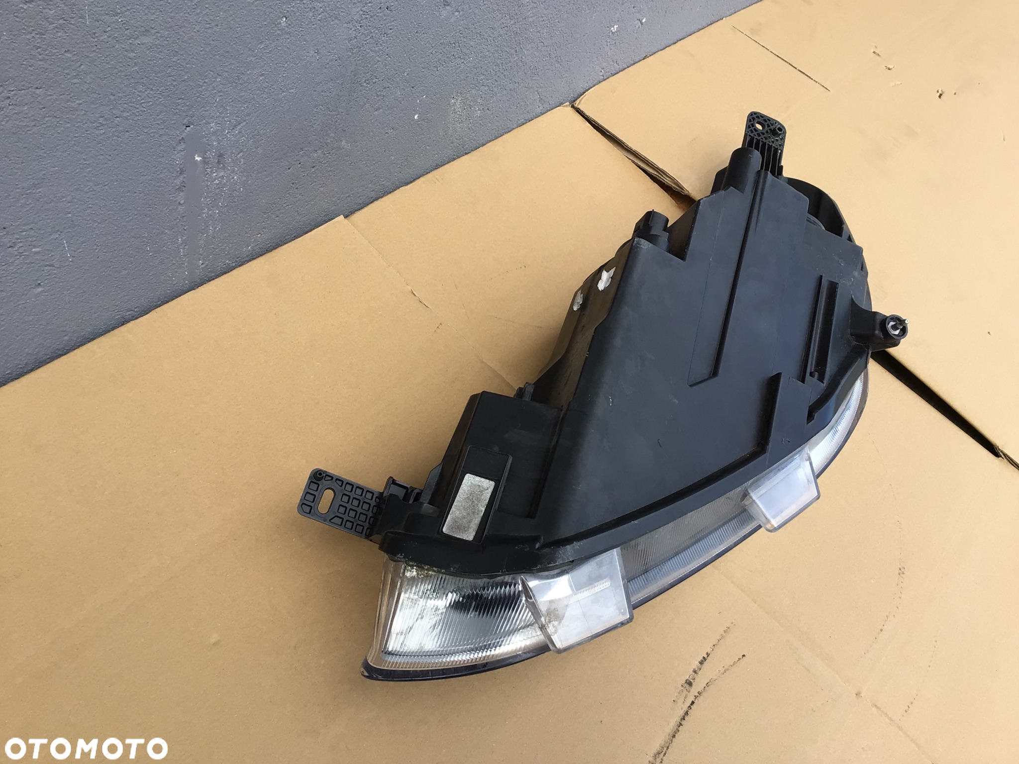 Lampa przednia prawa Ford fiesta mk8 zwykła - 6