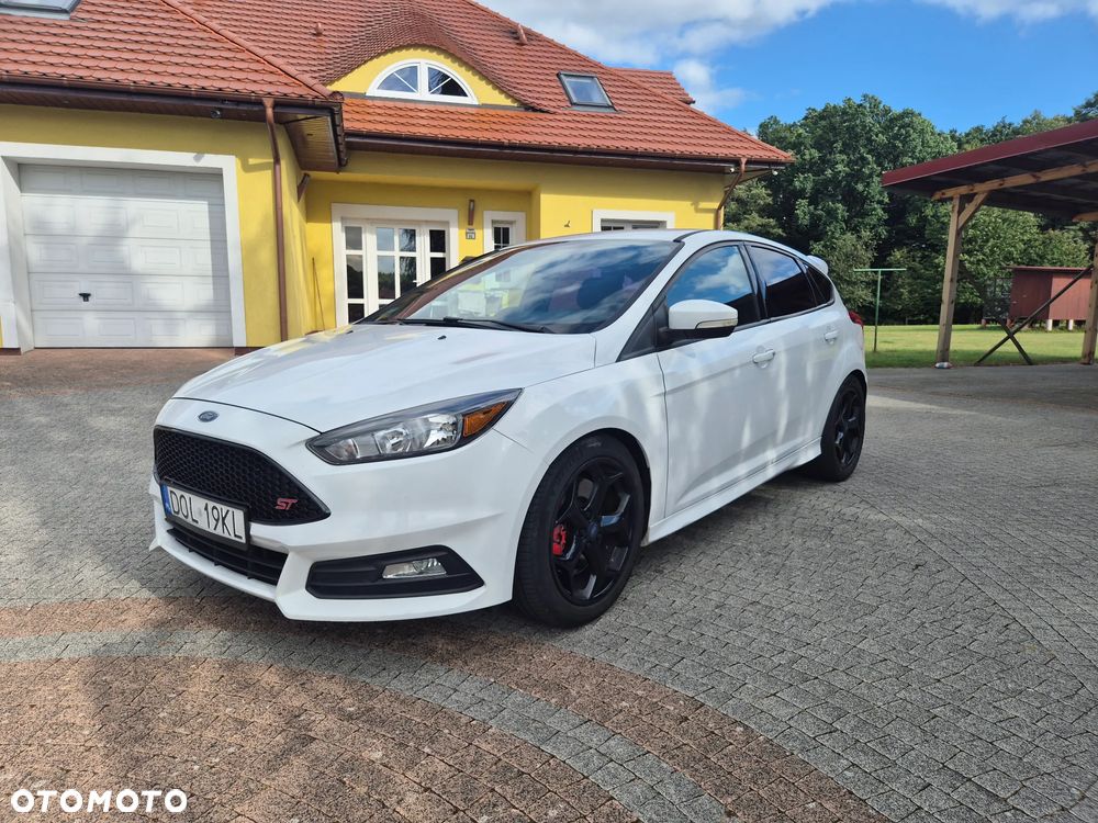 Ford Focus 2.0 EcoBoost ST - 23