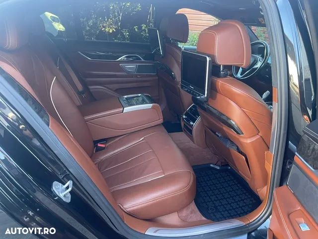 BMW Seria 7 750i xDrive - 28