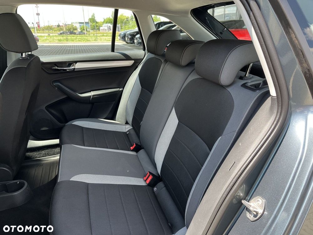 Skoda RAPID 1.0 TSI Ambition - 17
