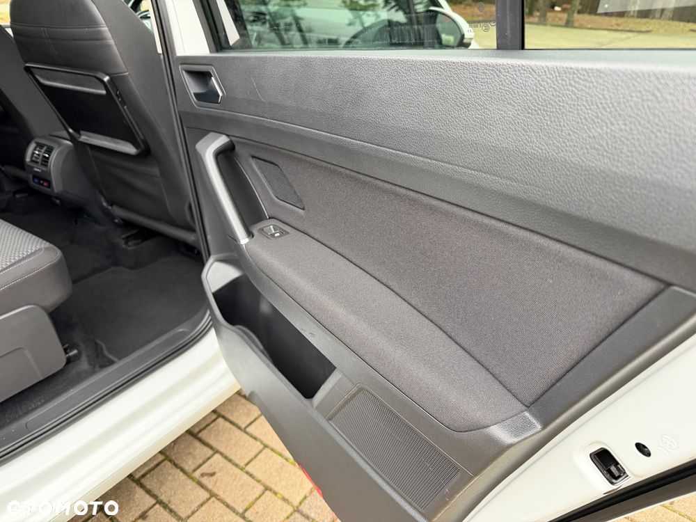 Volkswagen Touran - 33