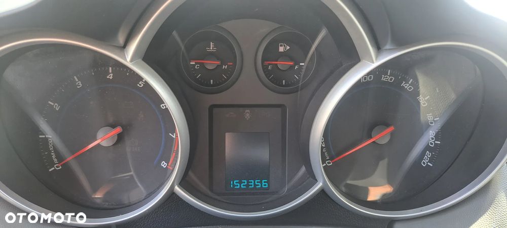 Chevrolet Cruze Station Wagon 1.6 LS+ - 21