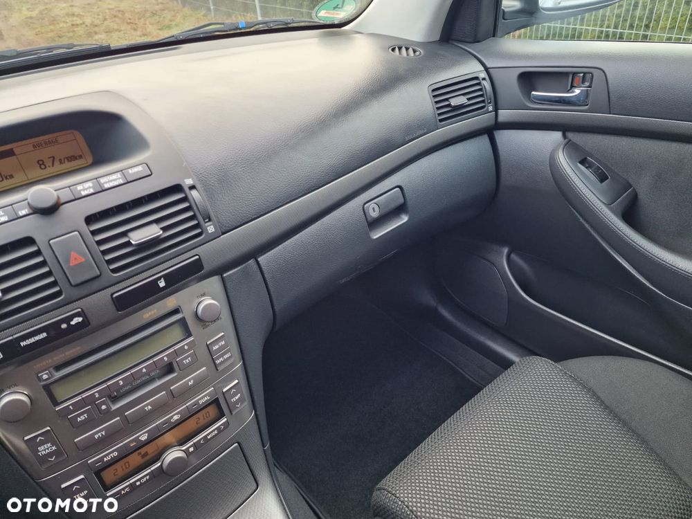 Toyota Avensis 2.0 VVT-i Executive - 17