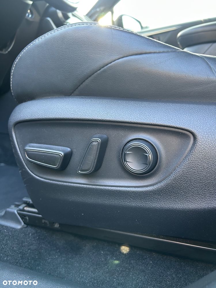 Toyota RAV4 2.5 Hybrid Black Edition by JBL 4x2 - 19
