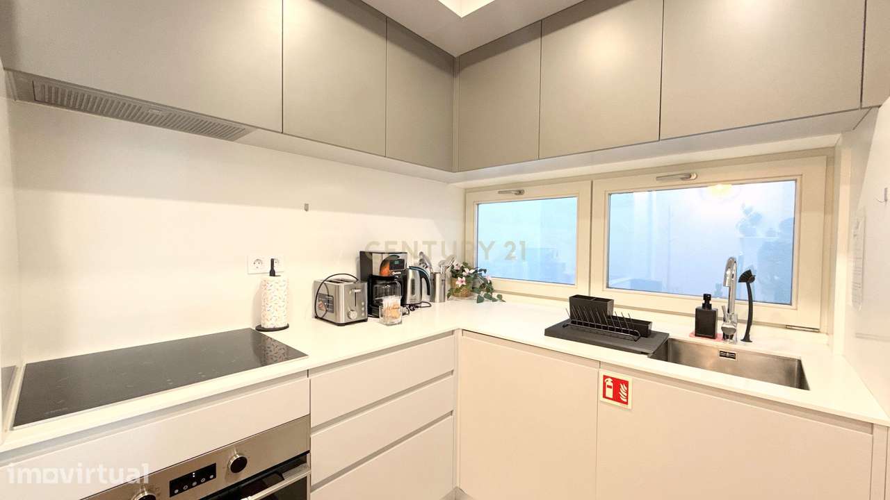 EXCLUSIVO T2 DUPLEX COM GARAGEM E VARANDA NO CORAÇÃO DA BAIXA DO PORTO - Grande imagem: 5/26