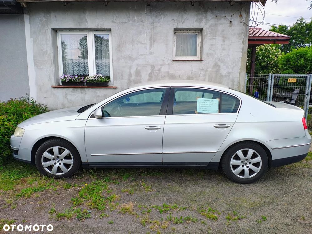 Volkswagen Passat 1.6 FSI Comfortline - 2