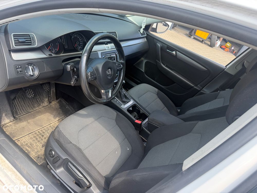 Volkswagen Passat 2.0 Blue TDI SCR Comfortline - 18