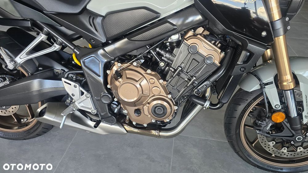 Honda CB - 32