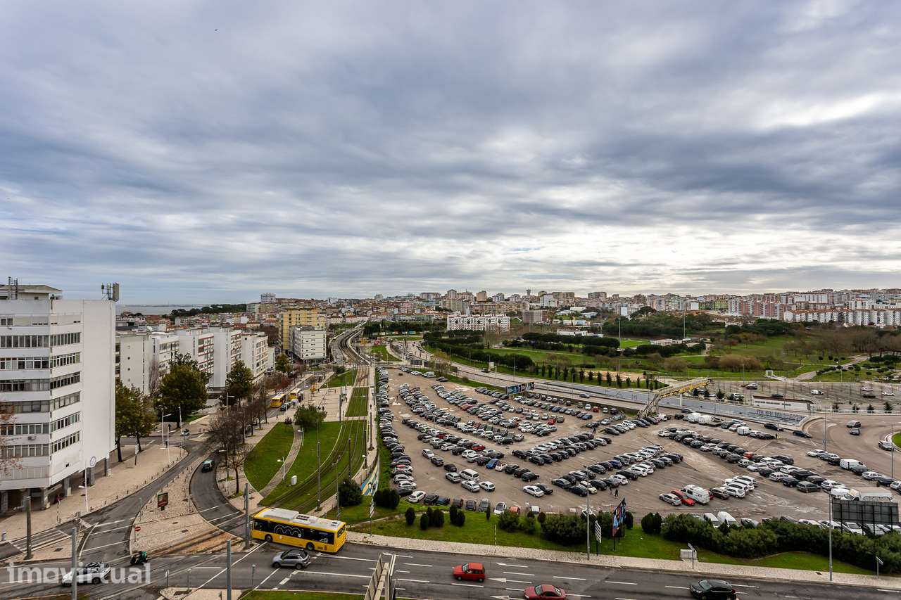T2 Reabilitado | 7. º Andar com Vista | Suíte | 2 WC | Almada - Grande imagem: 2/22