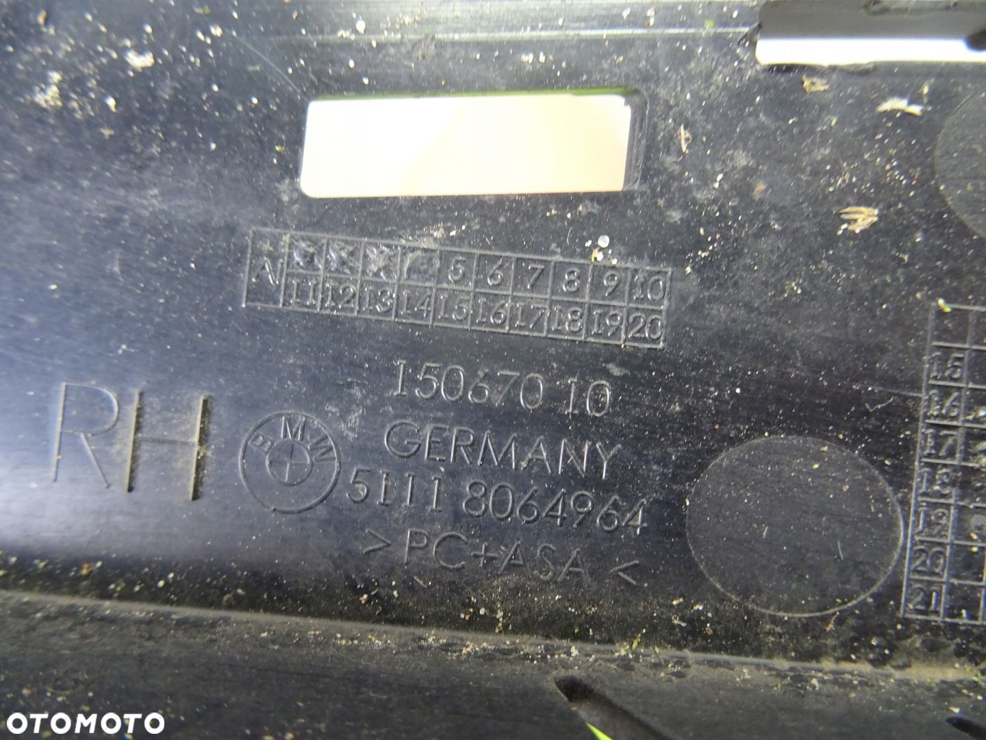 BMW G30 M-Pakiet Kratka Zderzaka Prawa OE - 4