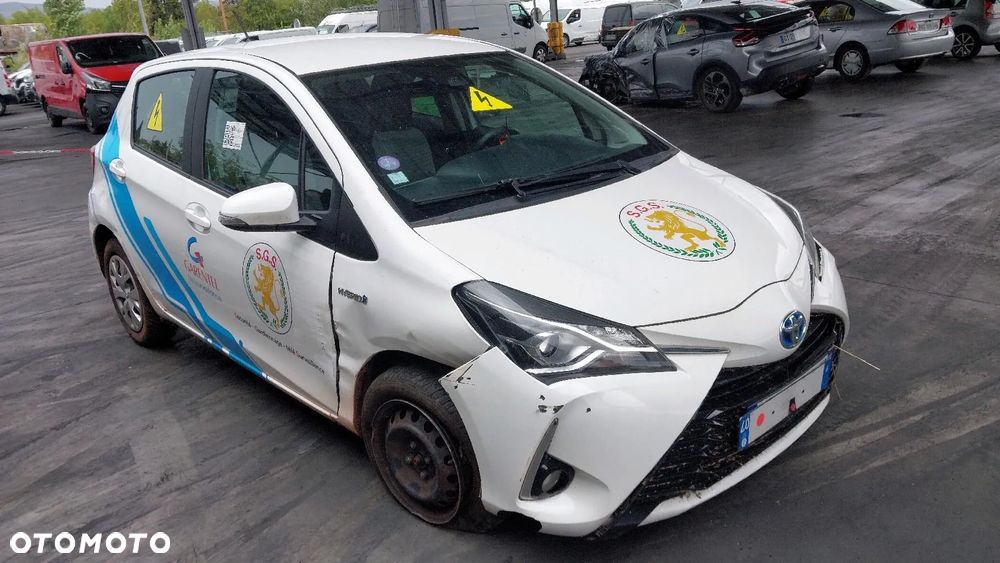 Toyota Yaris Hybrid 100 Premium - 2