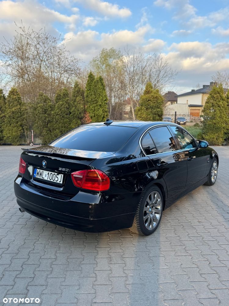 BMW Seria 3 320i - 30