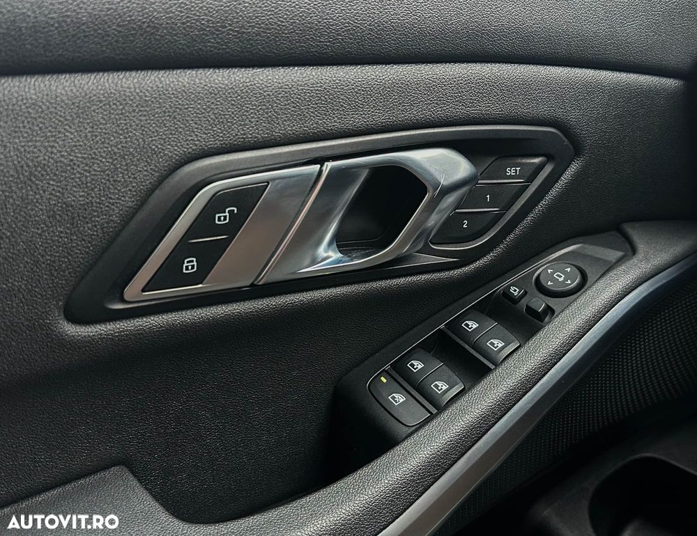 BMW Seria 3 330i xDrive AT - 14