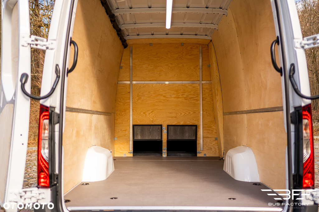 Mercedes-Benz Sprinter 319 - 9