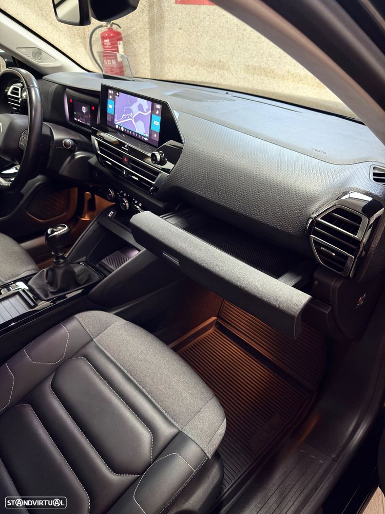 Citroën C4 PureTech 130 Stop&Start SHINE - 24