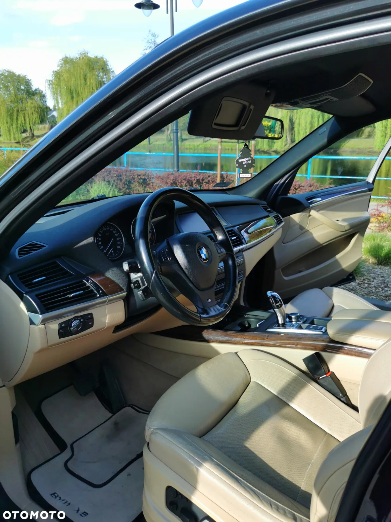 BMW X5 5.0i xDrive - 7