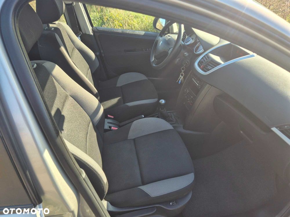 Peugeot 207 - 7