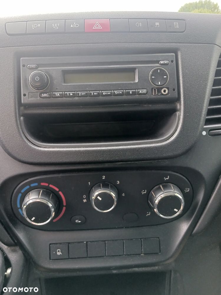 Iveco Daily 35S11 E5 Izoterma 2016r Chłodnia 289 tyś km Mroźnia Agregat zasilanie zew 230V - 31