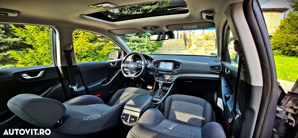 Hyundai IONIQ 1.6 GDI Premium - 16