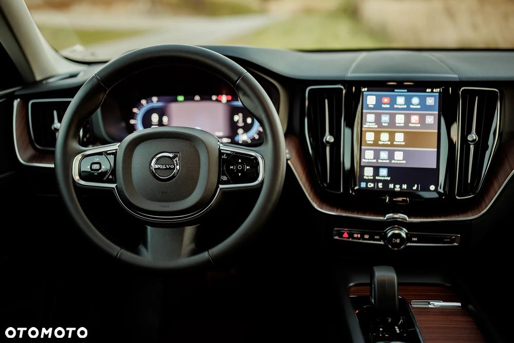 Volvo XC 60 B5 B AWD Plus Black Edition - 25