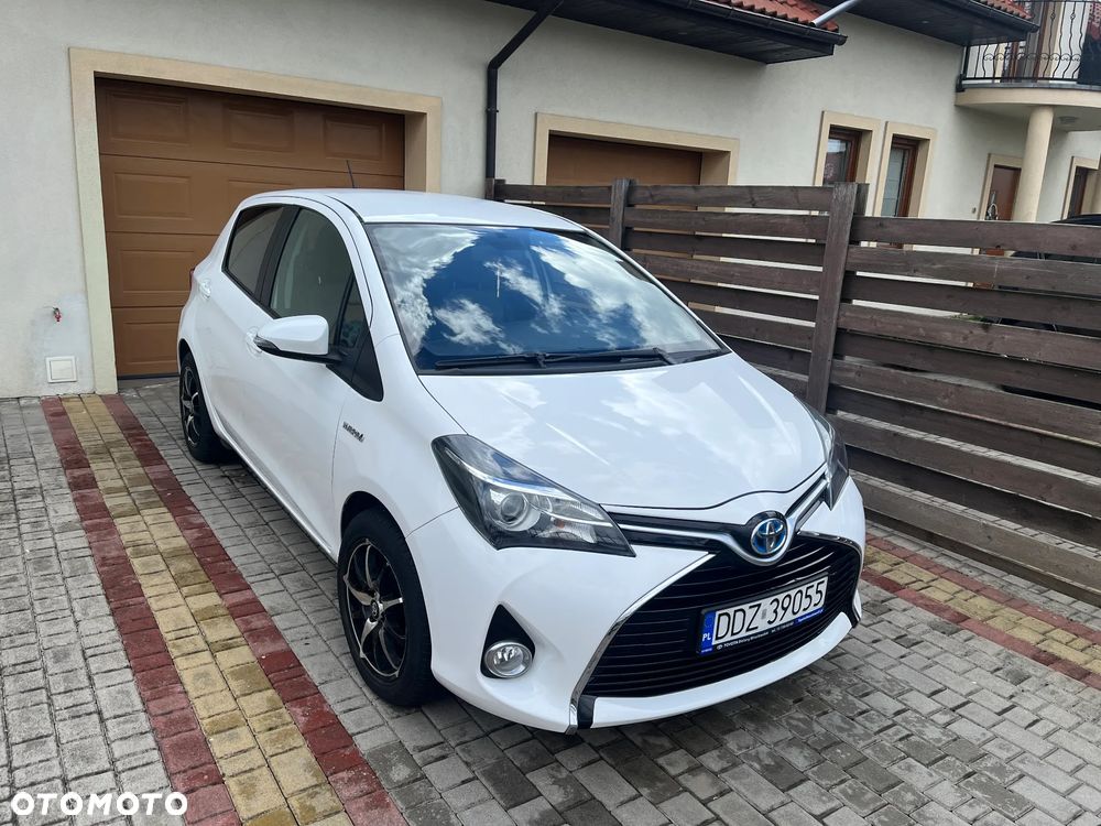 Toyota Yaris Hybrid 100 Premium - 2