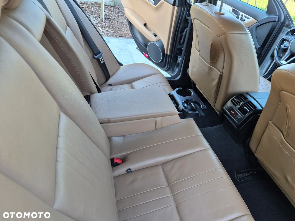 Mercedes-Benz Klasa C 300 CDI BlueEff 4-Matic Avantgarde - 38